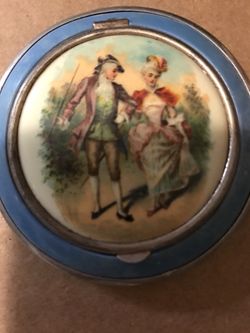 ~~*~~ANTIQUE BLUE COMPACT FOR SALE**EXCELLENT CONDITION~~*~~