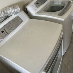 Electric LG Smart Sense Washer And Dryer Combo Set 