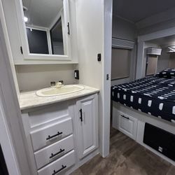 2016 Chassis/2017 RV Completion Forest River Sunseeker