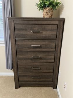Chest & 2 Nightstands 