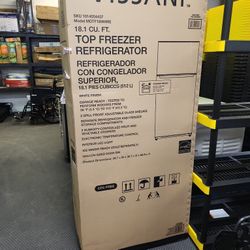 Vissani
18.1 cu. ft. Top Freezer Refrigerator with Adjustable Glass Shelving in White, Garage Ready