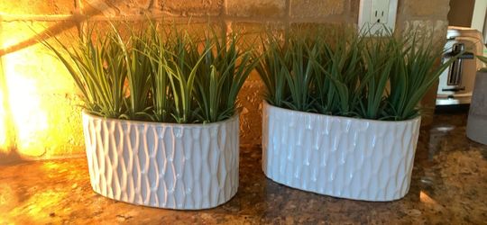 Set of 2 White Ceramic Planters with Faux Grass
