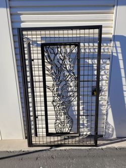 Custom gate