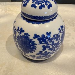  Vintage Blue And White Jar