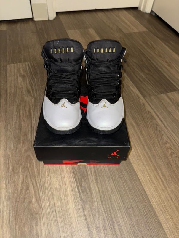 Jordan Max Aura White Black Metallic Gold Nike (with Different