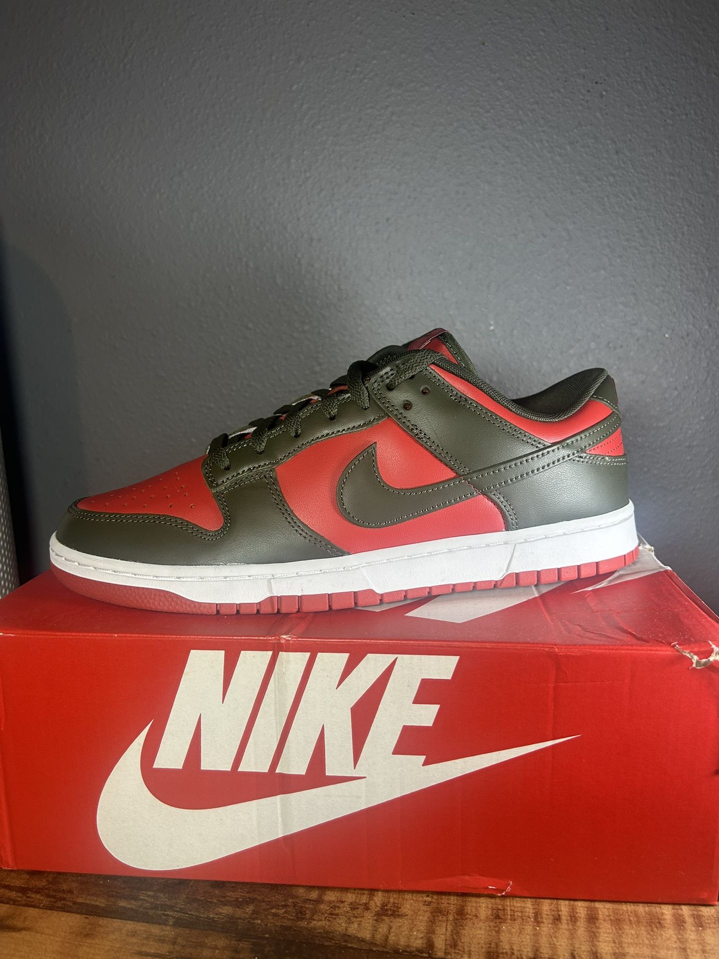 New Nike Dunk Low BTTYS Mystic Red Cargo Khaki sz 12 Men's