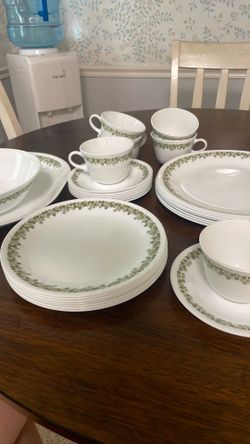 Corelle spring blossom “crazy daisy” dish set