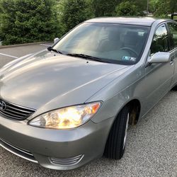 2005 Toyota Camry Silver LE Clean