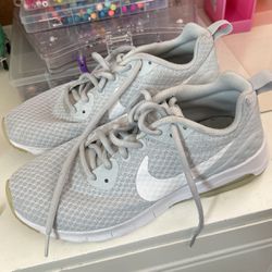 Nike Shoes Women Size 7