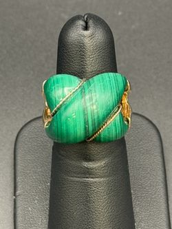 Large green stone ring 14kt yg