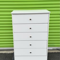 Dresser 5-Drawer Tall Chest