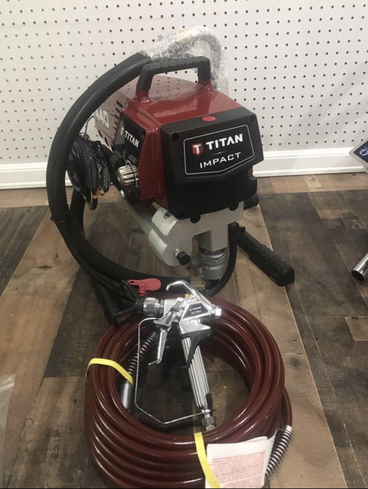 TITAN 440 PAINT SPRAYER