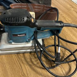 Makita Half Sheet Sander