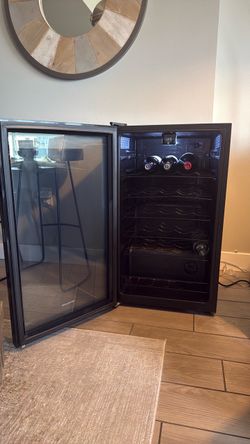 Wine Refrigerator/Cooler Freestanding with 5 shelves and light
