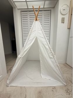 White Canvas Kids Teepee Play Tent