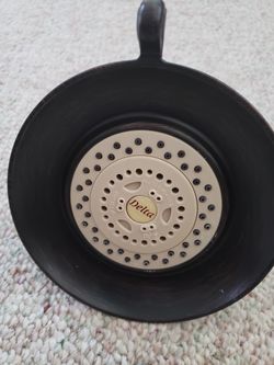 Delta Venetian Bronze metal shower head. Gently used, like new, works great. Only changing out because I needed different style Delta head