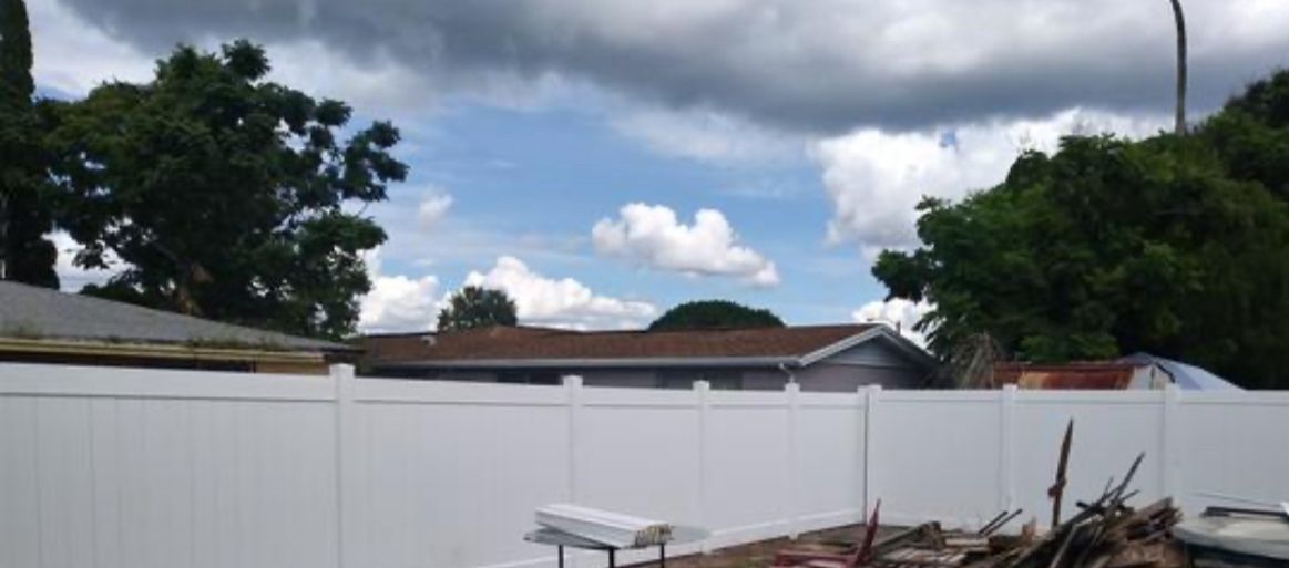 4 ft. H ⬆️ x 8 ft. W ↔️ One White Privacy Vinyl Fence Panel (Unassembled) very easy to assemble and brand new