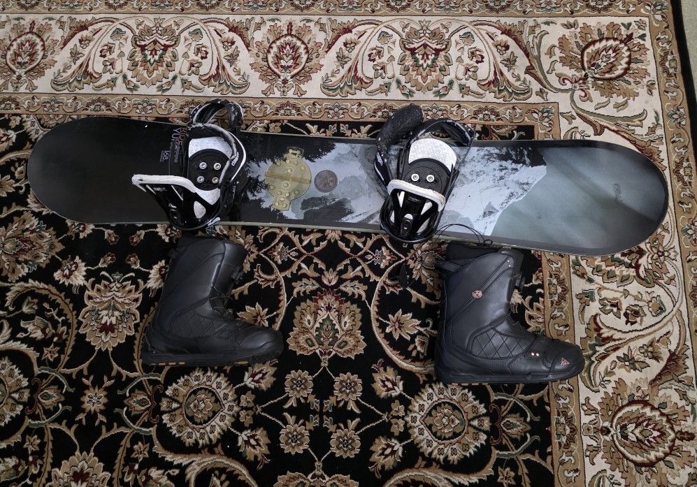 Snowboard Bundle- Snowboard and Boots Size 13 Cable Length 140cm