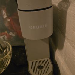 Keurig 8139 K-Suite Capsule Coffee Machine