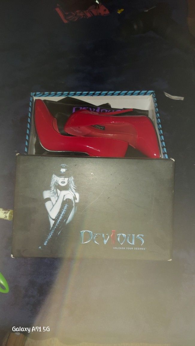 DEVIOUS DOM420 SZ 9