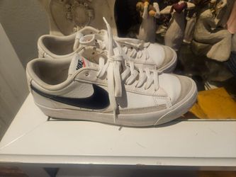 Women's Nike 7.5 or boys 6