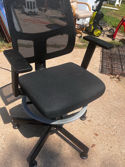 Black Mesh Back Office Chair with Armrests