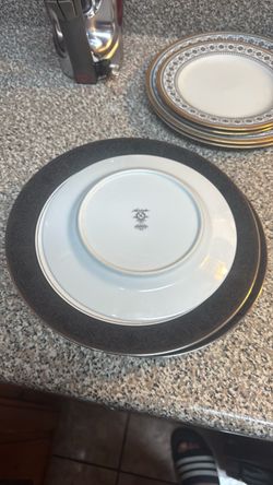 5 Gold plated plates