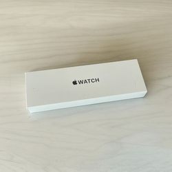 Apple Watch SE (2nd Gen) [GPS 40mm] Smartwatch with Starlight Aluminum