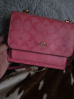 Coach mini klare has marks shown in the photo Loacted On The Eastside Serious Buyers ✨️