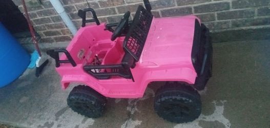 Powerwheels Jeep Pink( Sold As Is)