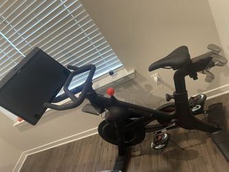 2023 Peloton Bike Plus – Excellent Condition, Low Usage - Princeton, NJ
