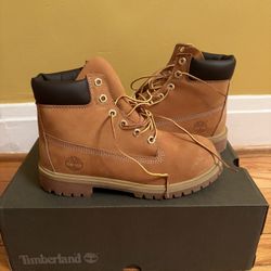 Timberland kids size 5 
