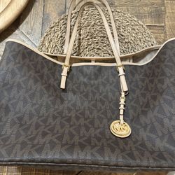 Michael Kors Jet Set Bag 