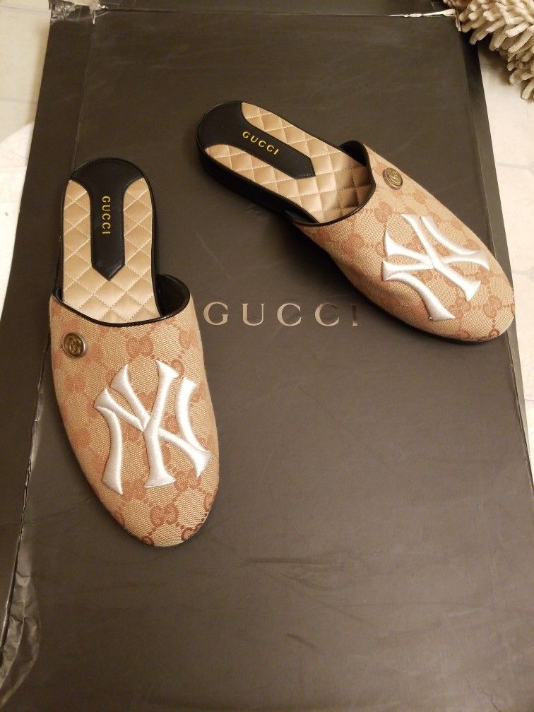 Gucci Men's Slippers Size 39