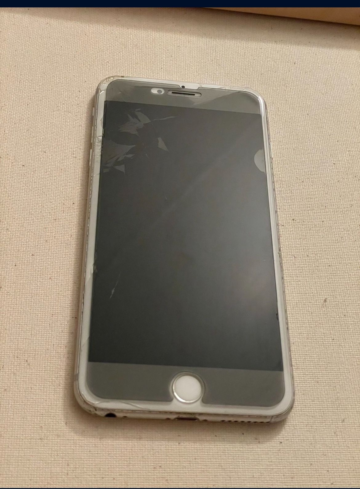 iPhone 6s plus 64gb - Silver - Unlocked - CRACKED SCREEN-Is WORKING