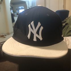 MLB Nike DRI FIT NEW YORK YANKEES HAT BLACK AND WHITE