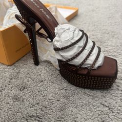 Brand New Public Desire Rendezvous Size 9 (Move Out by mid December)