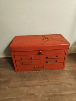 Vintage snap on tool box
