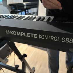 Native Instruments Kontrol S88 Mk2 88-key Smart Keyboard Controller