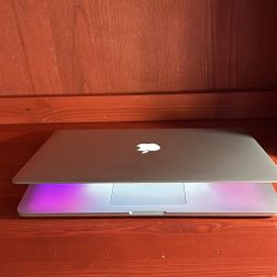 Apple MacBook Pro 15” Retina I7/16GB/500GB SSD $300