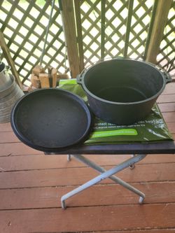 5 quart Cast Iron Dutch Oven Classic campsite cooker.  Located in Southwest Austin  near Brodie Ln 78745