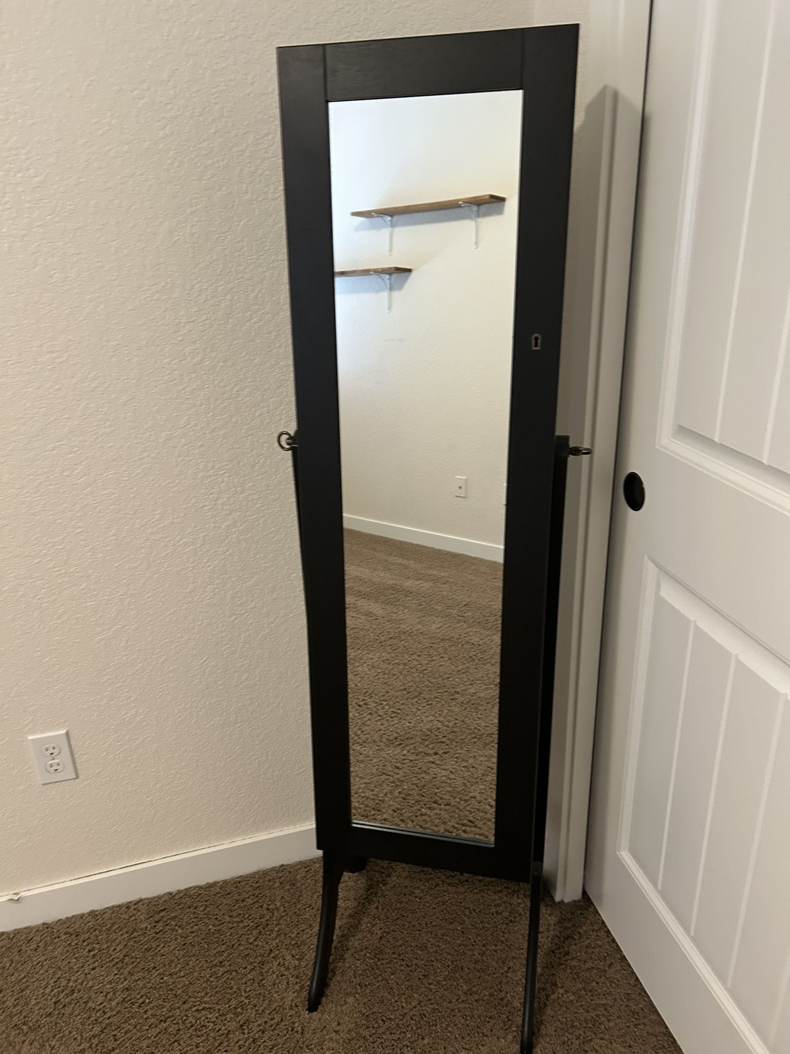 Mirror And Jewelry Organizer 
