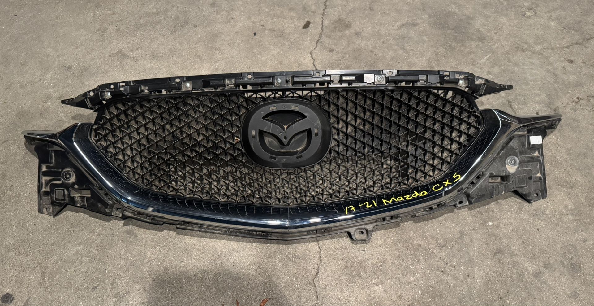 MAZDA CX-5 GRILLE FRONT UPPER GRILL OEM (2017- 2021)