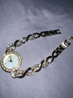Women's Gold Watch Semi New - Crystal Bezel & Mother of Pearl Face⌚️