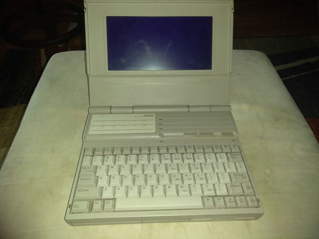 1989 Vintage Compaq lte laptop