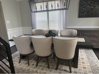 Dinning room set without chairs