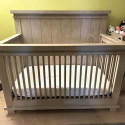 Baby Crib ( Soho Baby Hampton Premium Crib) baby mattress included