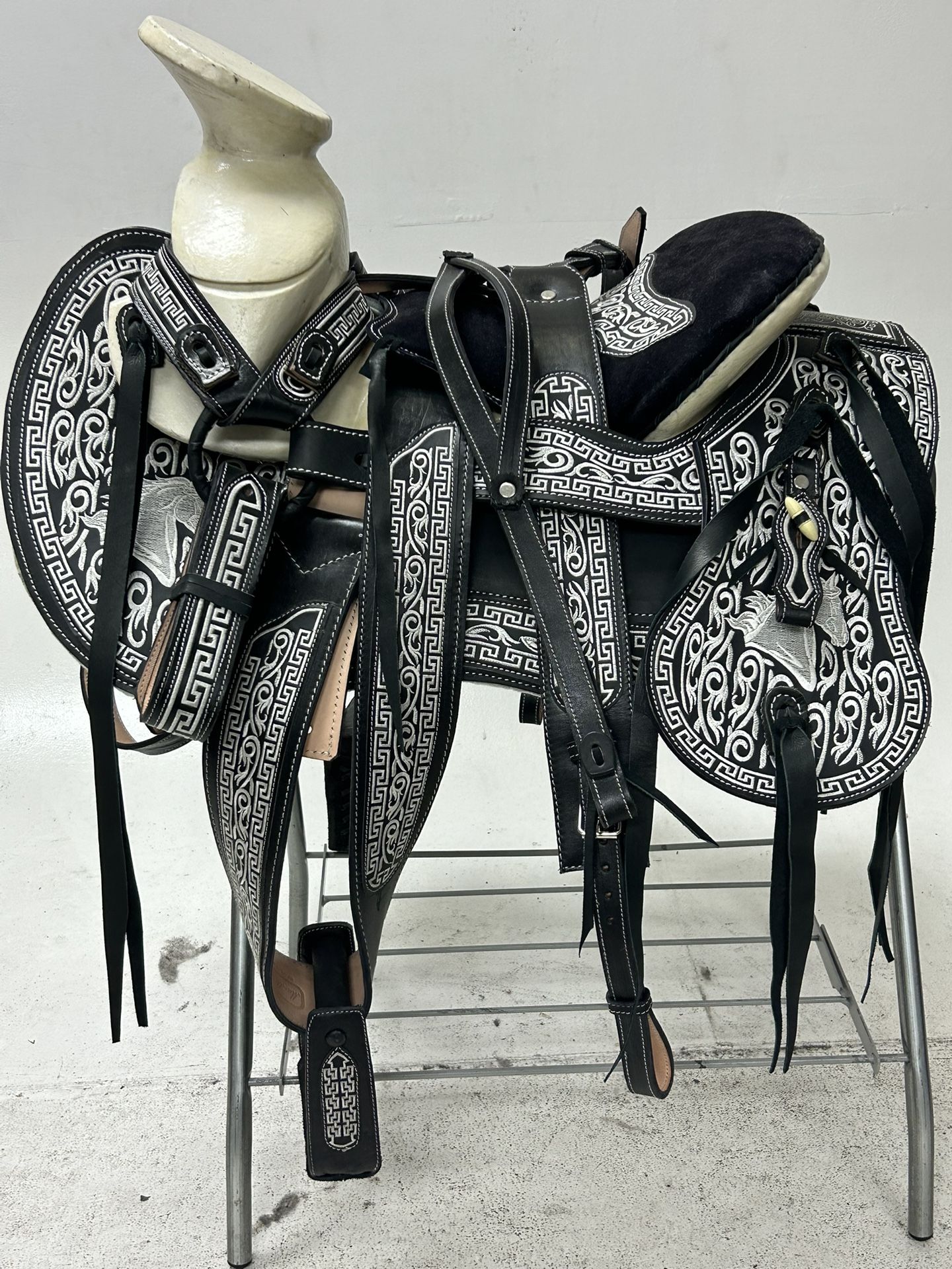 Monturas charras para caballos π 100% piel De la mejor calidad 100% garantizadas Le incluye pechera o pecho pretal, correas para espuelas , cabezad