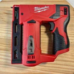 Milwaukee M12 12-Volt Lithium-Ion Cordless 3/8 in. Crown Stapler