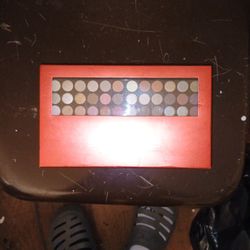 Macy's Essential Makeup Wardrove